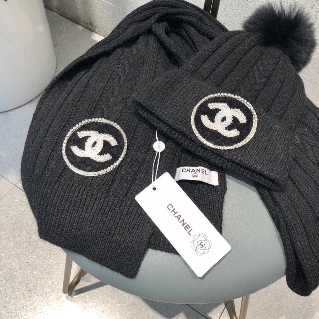 CHANEL SET BEANIE HAT AND SCARF IN BLACK WOOL 424024