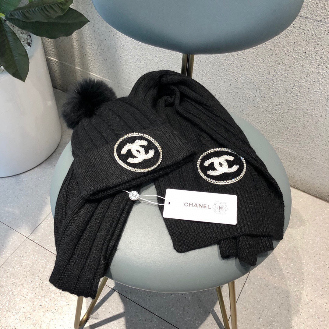 CHANEL SET BEANIE HAT AND SCARF IN BLACK WOOL 424024