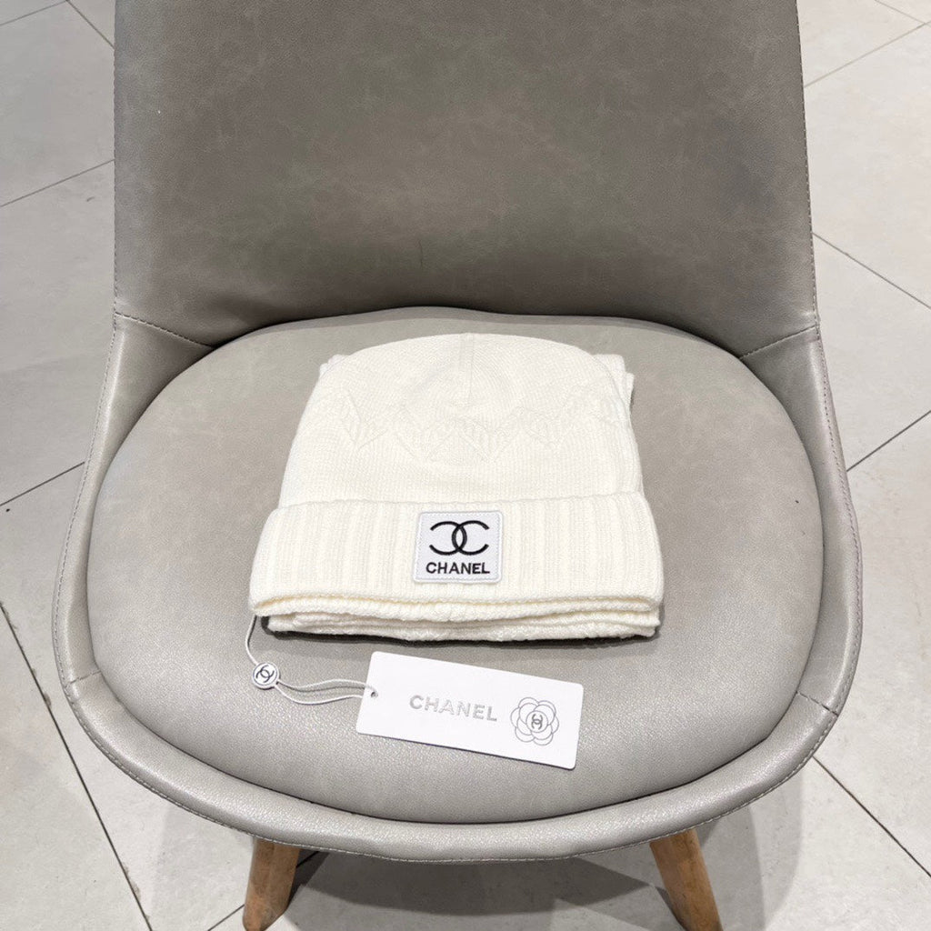 CHANEL SET BEANIE HAT AND SCARF WHITE 427885