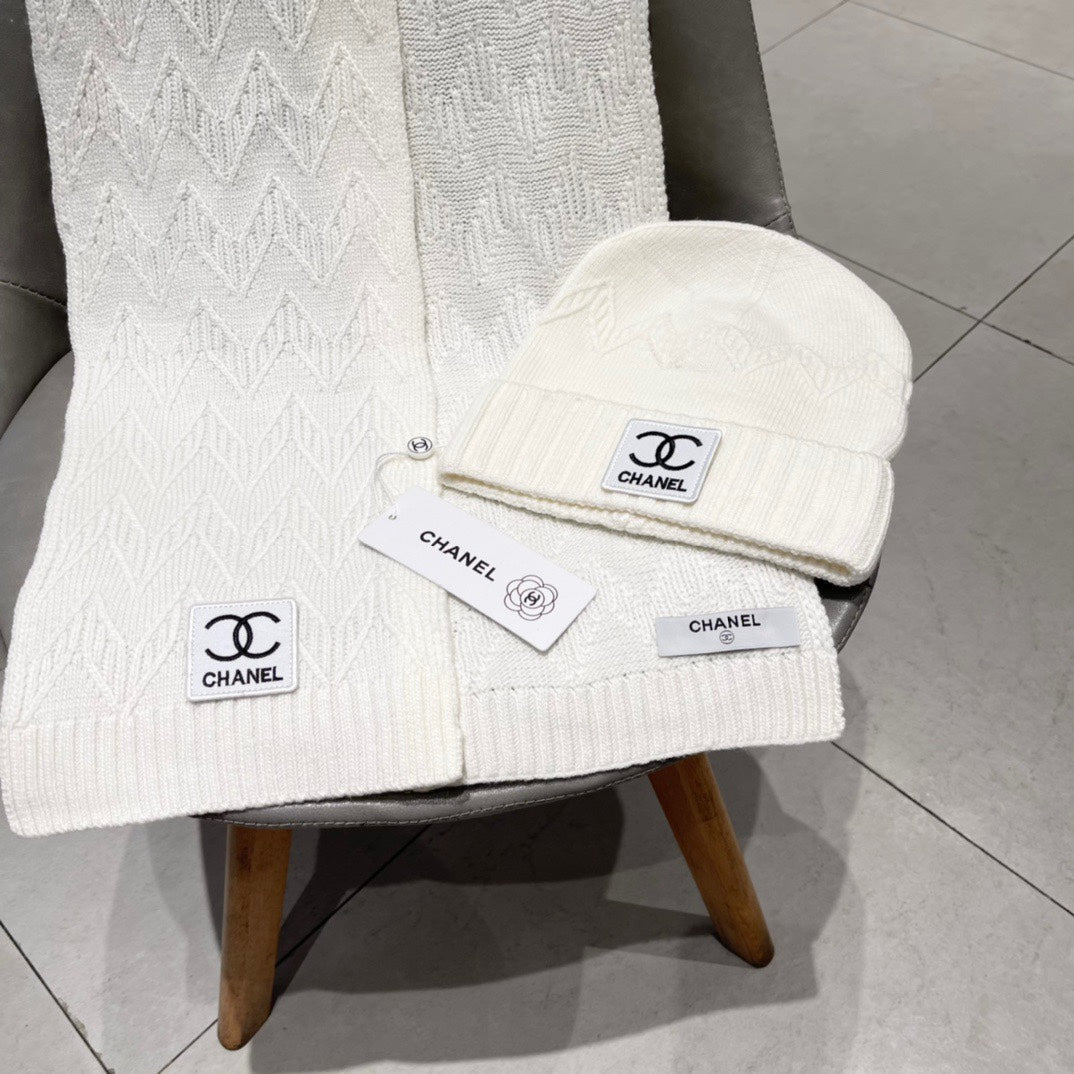 CHANEL SET BEANIE HAT AND SCARF WHITE 427885