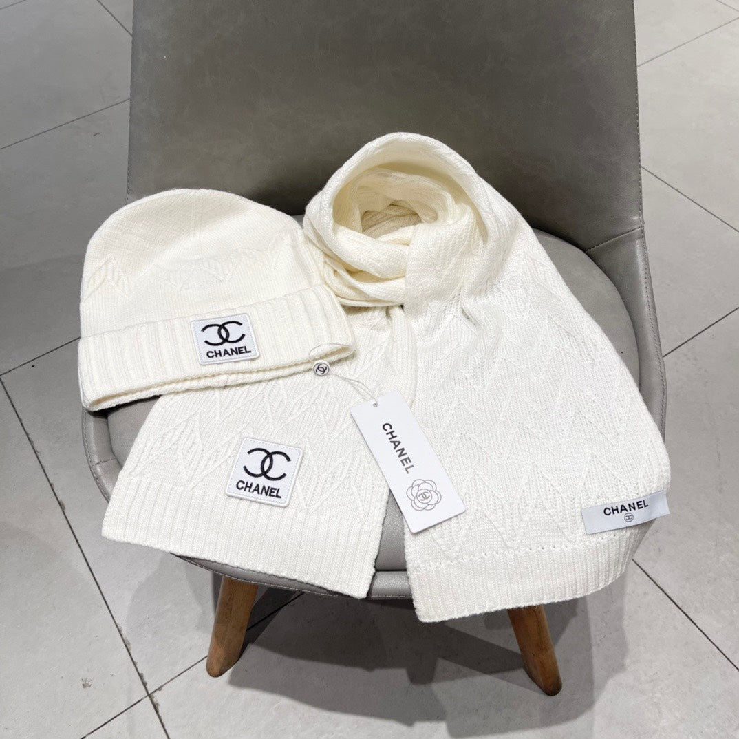 CHANEL SET BEANIE HAT AND SCARF WHITE 427885