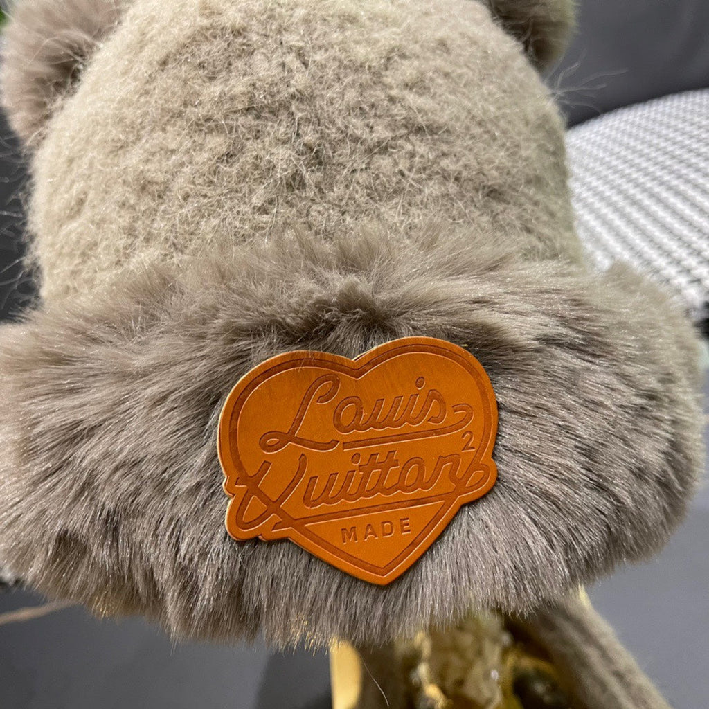 LOUIS VUITTON BEANIE HAT IN PARCHMENT BEIGE WOOL AND LAMB FUR 427794