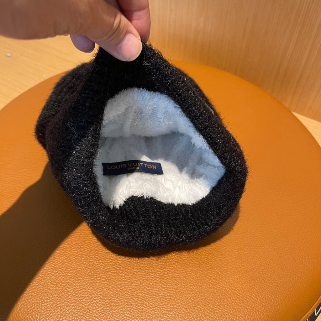 LOUIS VUITTON BEANIE HAT IN BLACK WOOL 803043