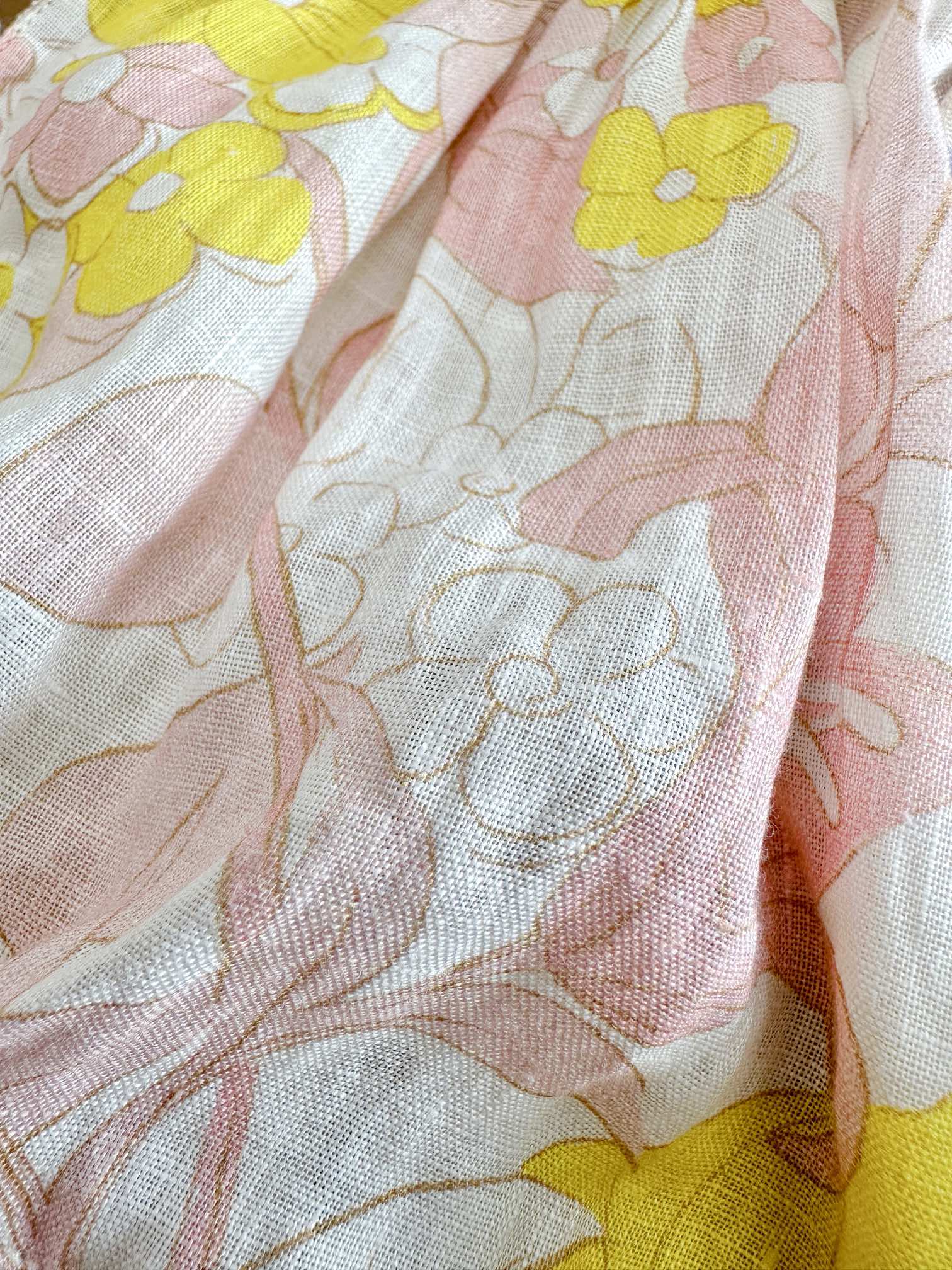 V-NECK FLORAL PRINT DRESS WITH LACE DETAIL