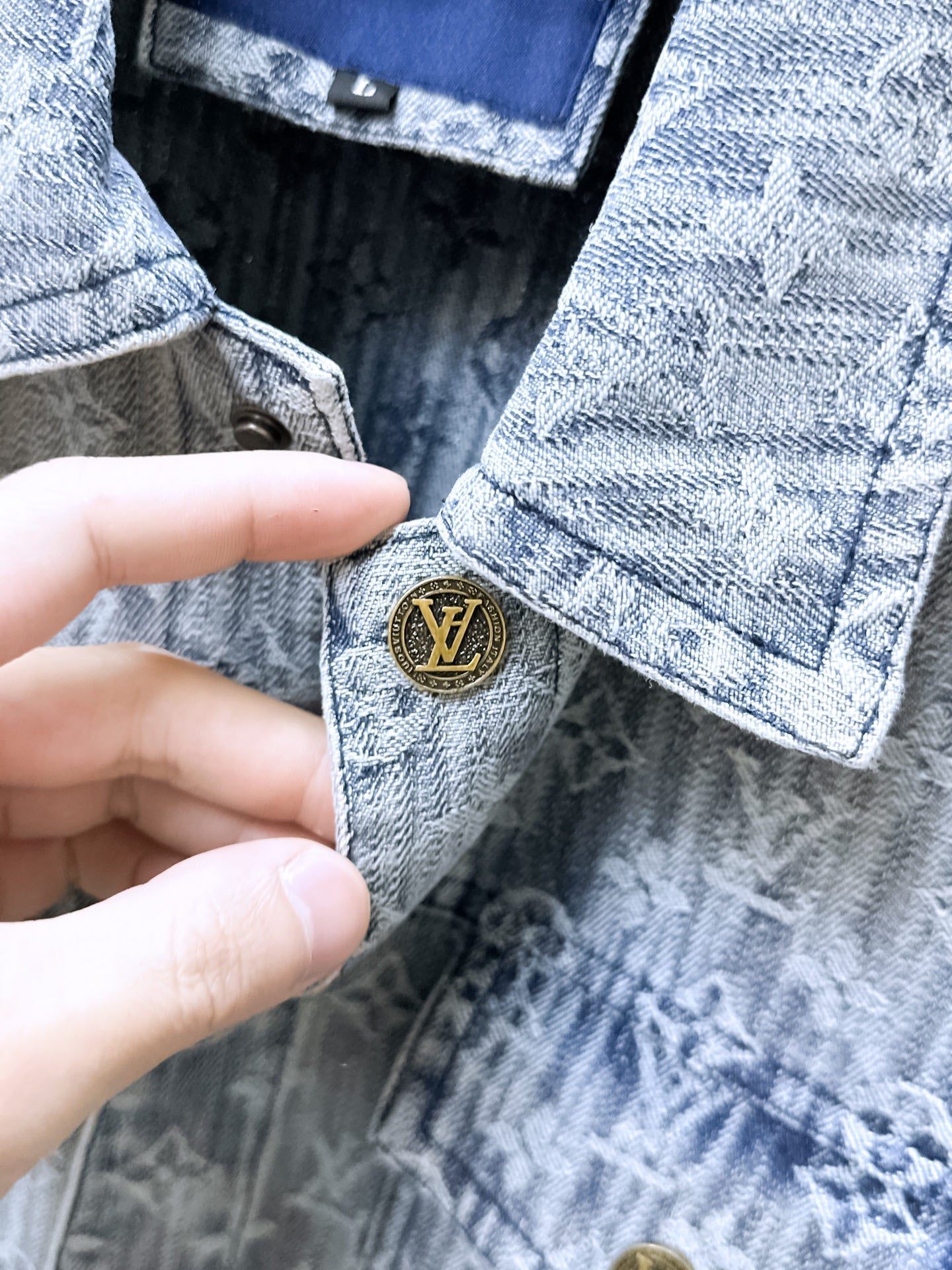 LOUIS VUITTON LV SHIRT JACKET IN WHITE BLUE MONOGRAM DENIM 239126