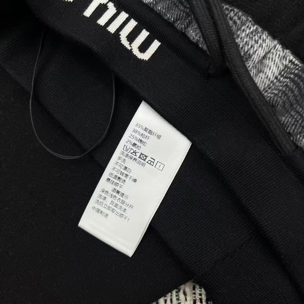 MIUMIU PANTS STYLE 572