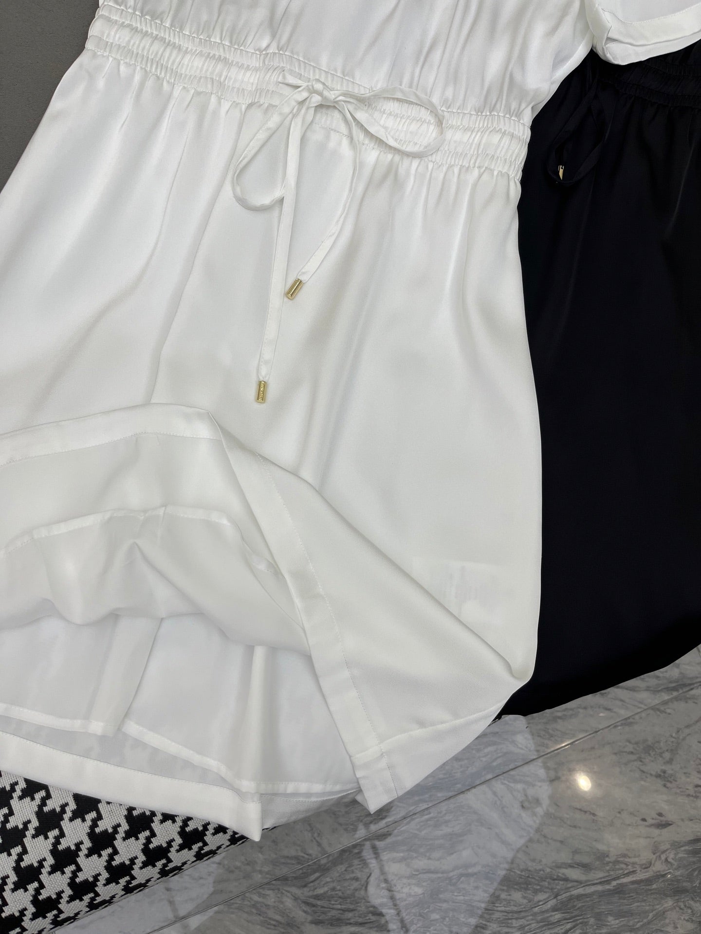 LOUIS VUITTON ROUND-NECK SHORT-SLEEVE DRESS 253297