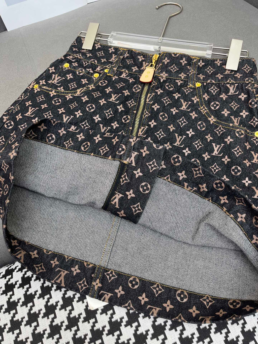 LOUIS VUITTON LV NEW STYLE DENIM SKIRT WITH FRONT CENTER ZIPPER 269062