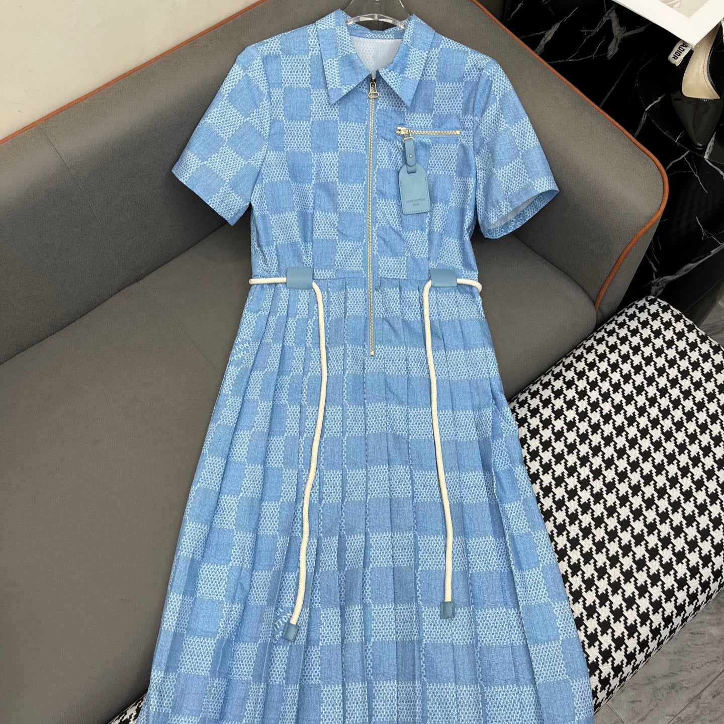 LOUIS VUITTON LV DRESS PLEATED HEM 25IN POLYESTER 266634