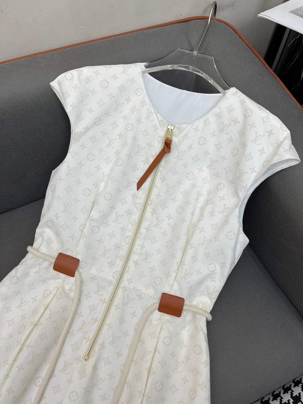 LOUIS VUITTON LV FRONT ZIP SLEEVELESS DRESS 25S IN POLYESTER 266640