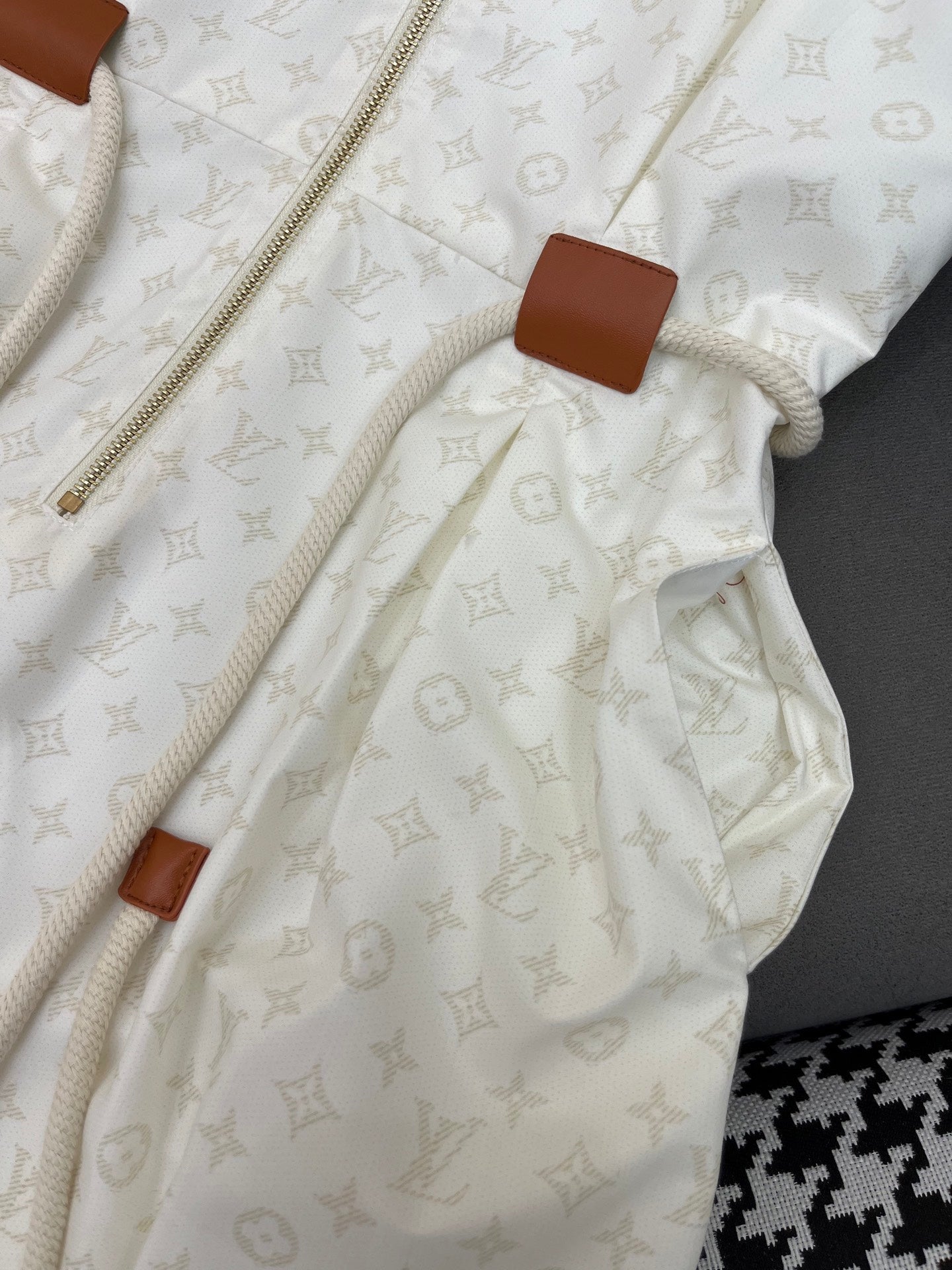 LOUIS VUITTON LV FRONT ZIP SLEEVELESS DRESS 25S IN POLYESTER 266640
