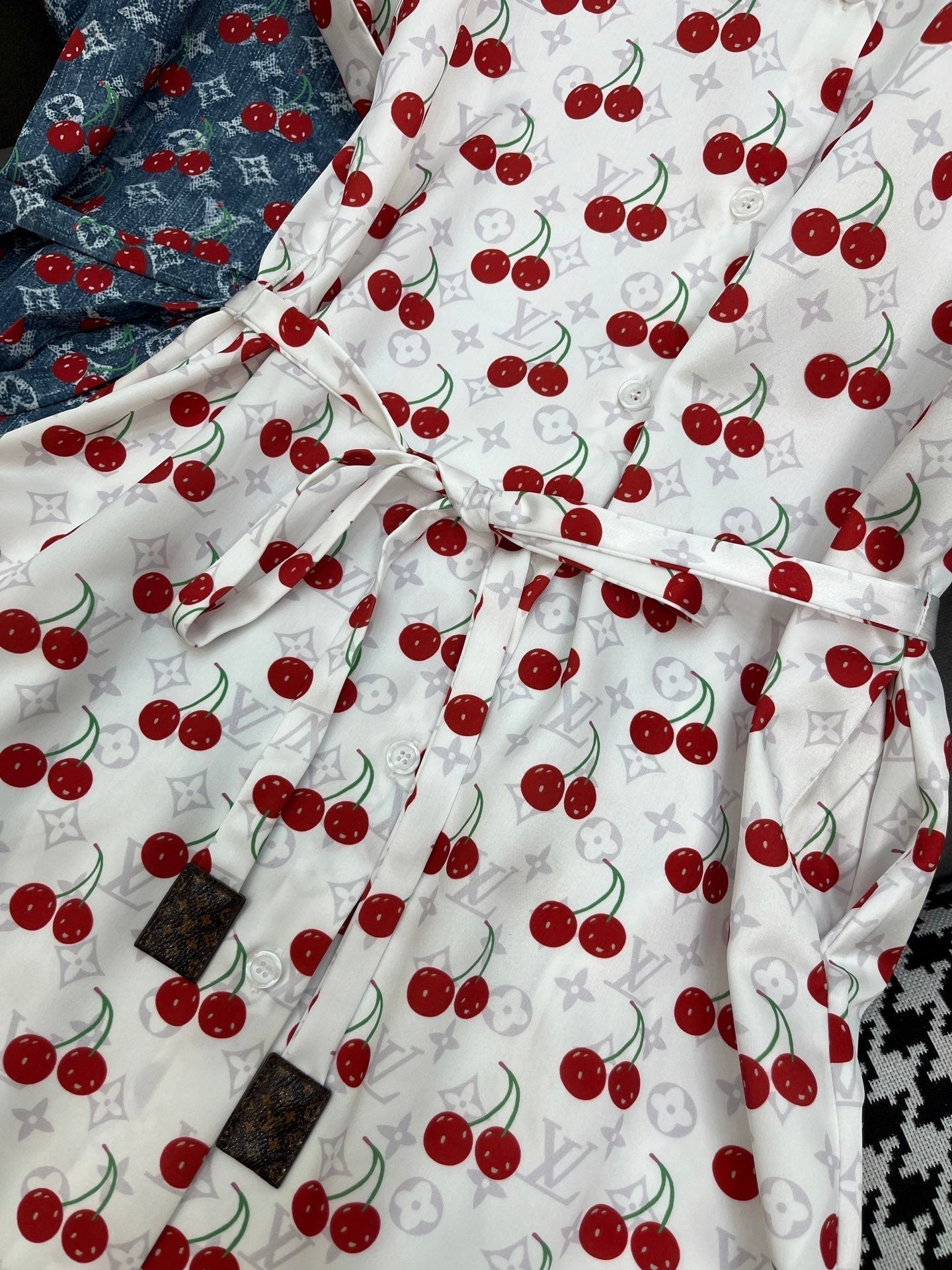 LOUIS VUITTON LV SHIRT DRESS CHERRY 25S IN POLYESTER 266624