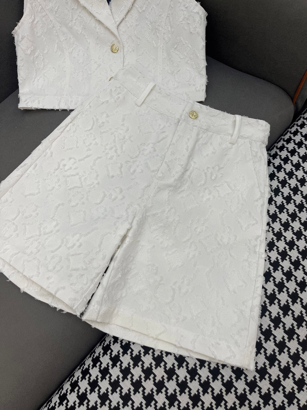 LOUIS VUITTON SET SLEEVELESS TOP AND SHORTS IN WHITE DENIM