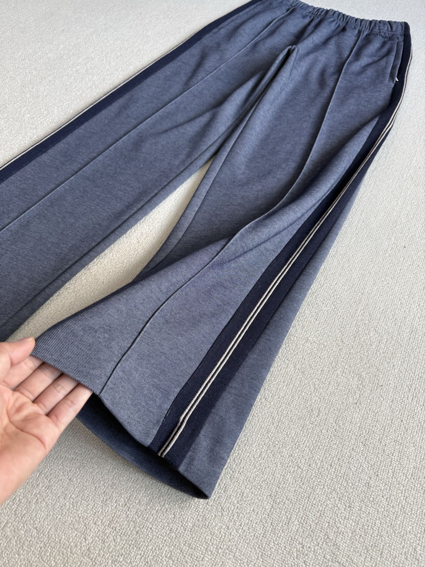 MIUMIU SPORTS PANTS STYLE 590