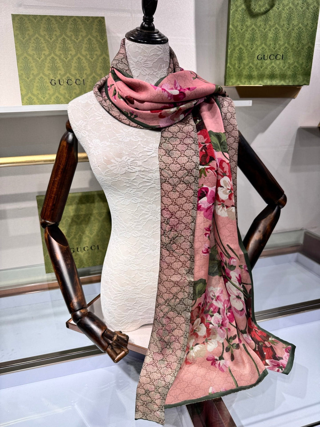GUCCI 25S SCARF 180 IN SILK 737208