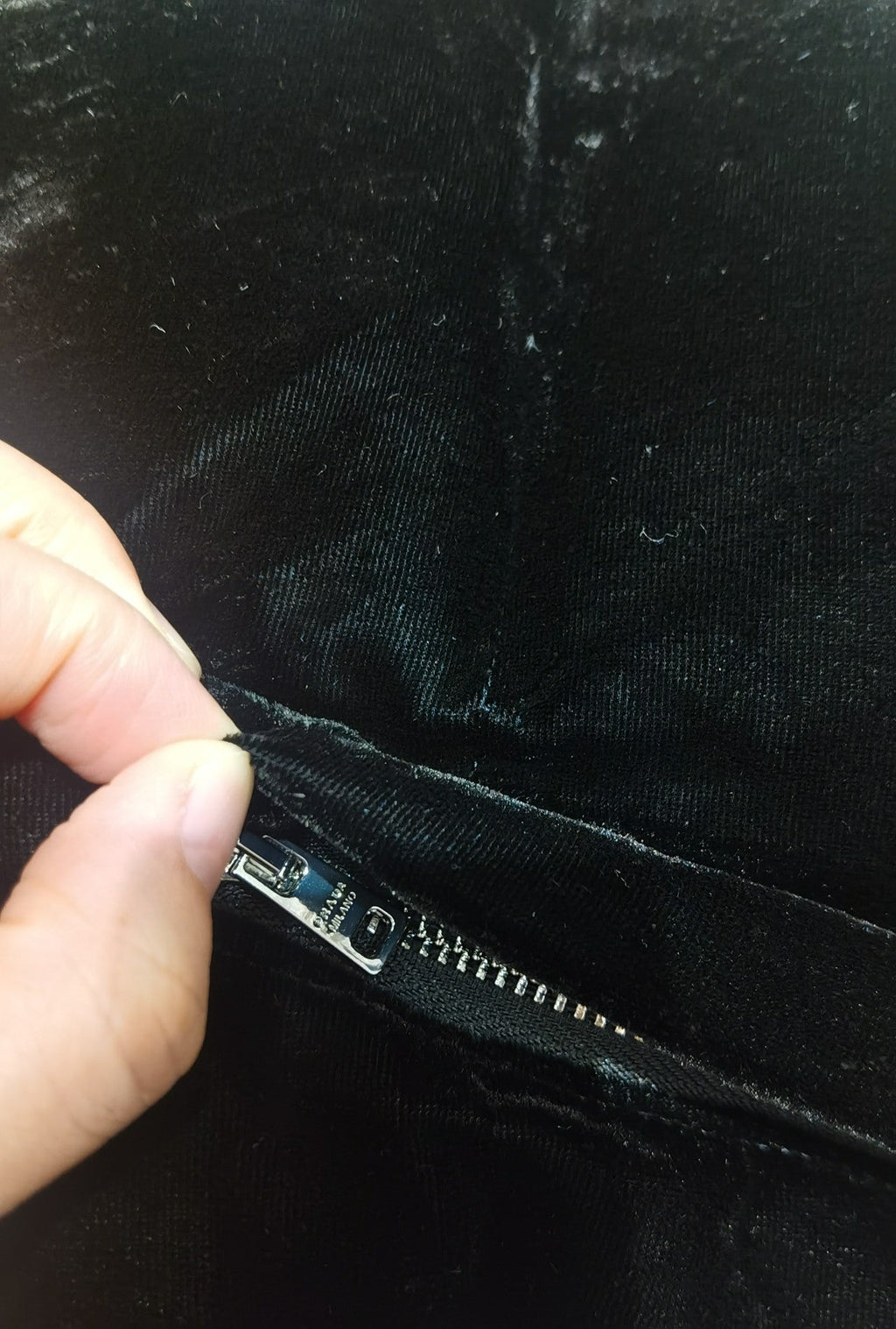 PRADA 25S VELVET VEST 572