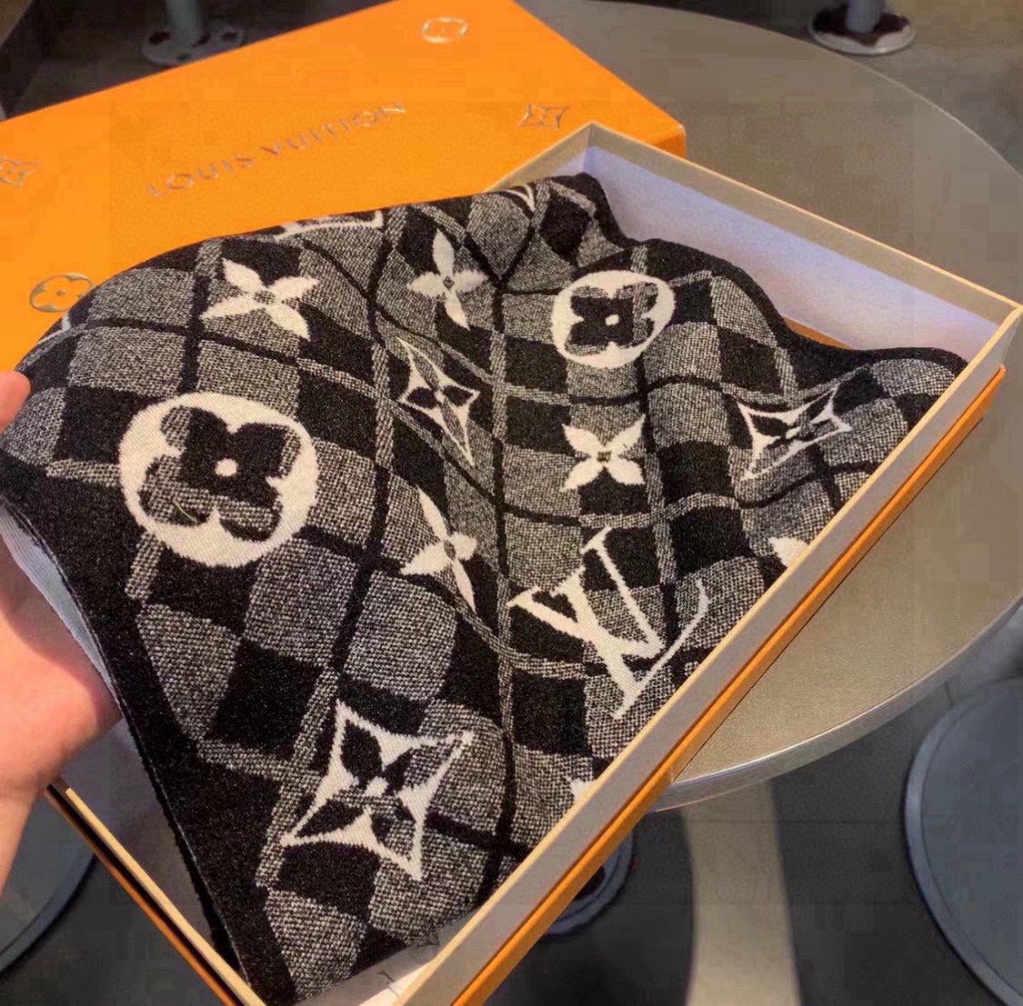 LOUIS VUITTON SCARF 180 CM IN BLACK MIX WHITE CASHMERE 398237