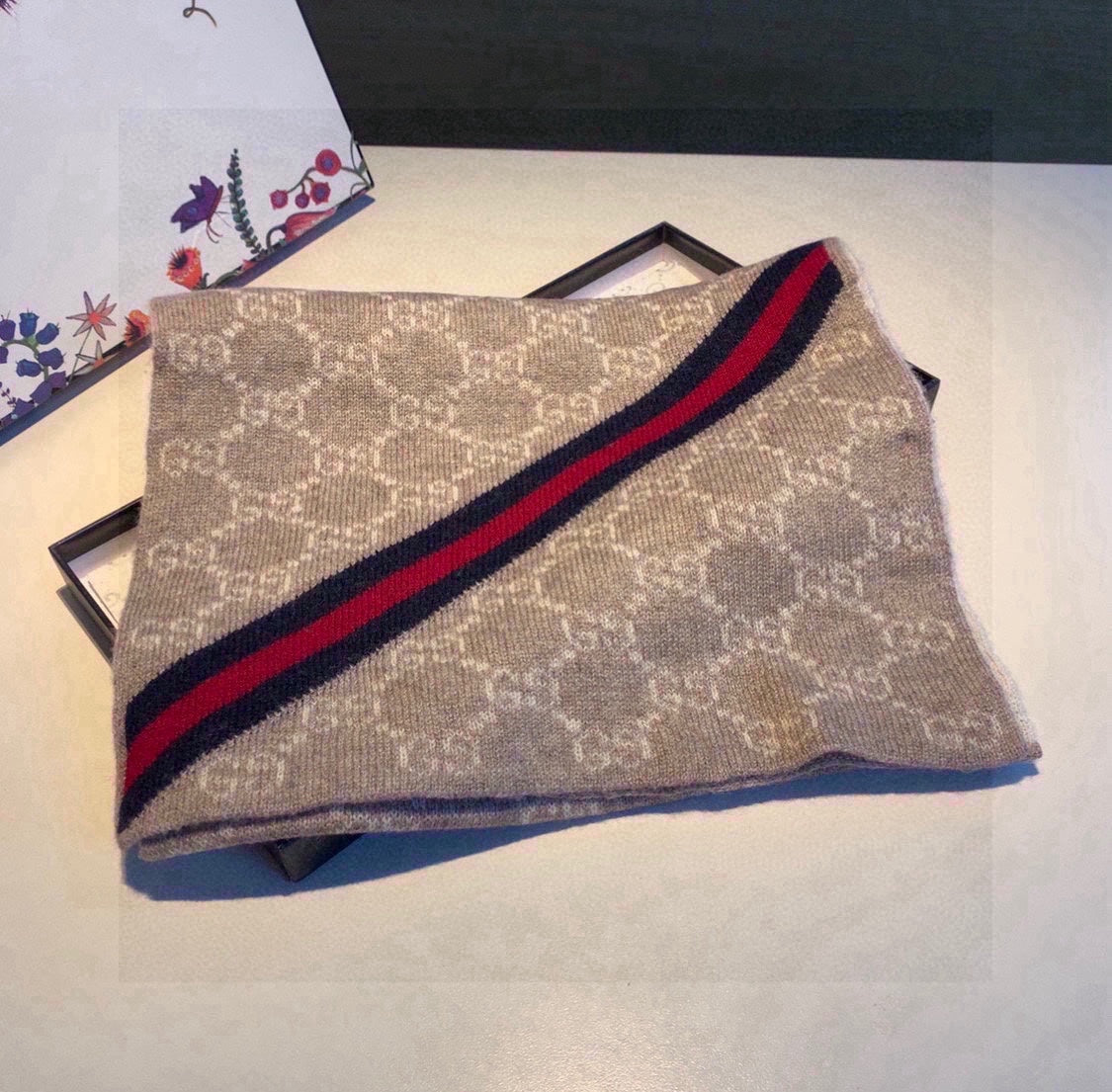 GUCCI CLASSIC SCARF 180 CM IN ECRU TAN MONOGRAM CASHMERE 401993