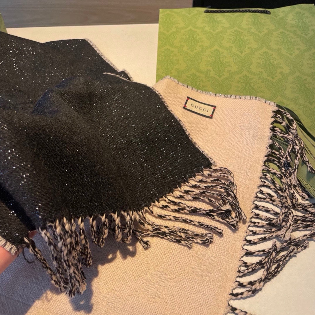GUCCI SCARF IN BLACK AND BEIGE WOOL 405144