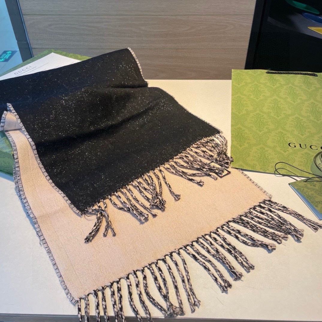 GUCCI SCARF IN BLACK AND BEIGE WOOL 405144