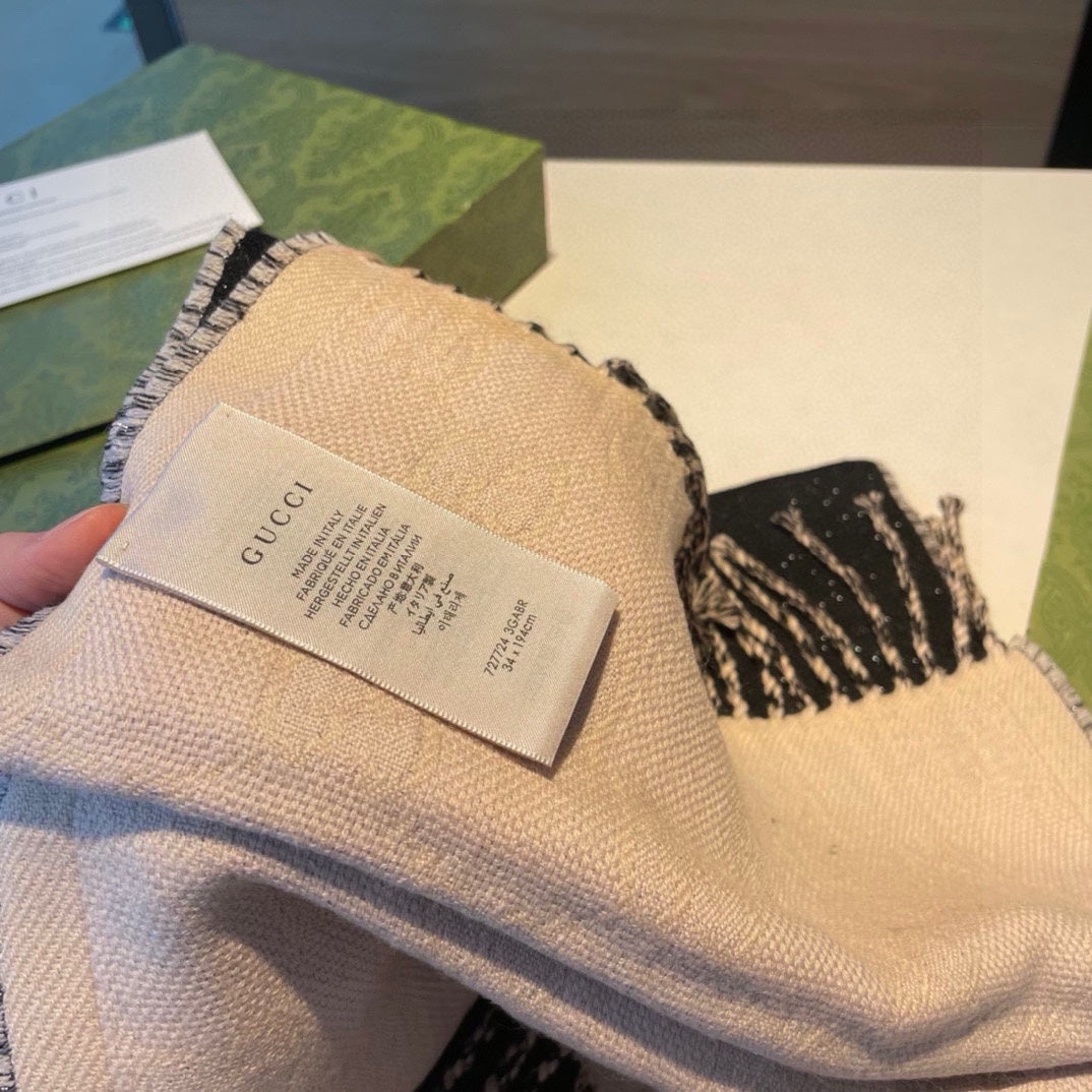GUCCI SCARF IN BLACK AND BEIGE WOOL 405144