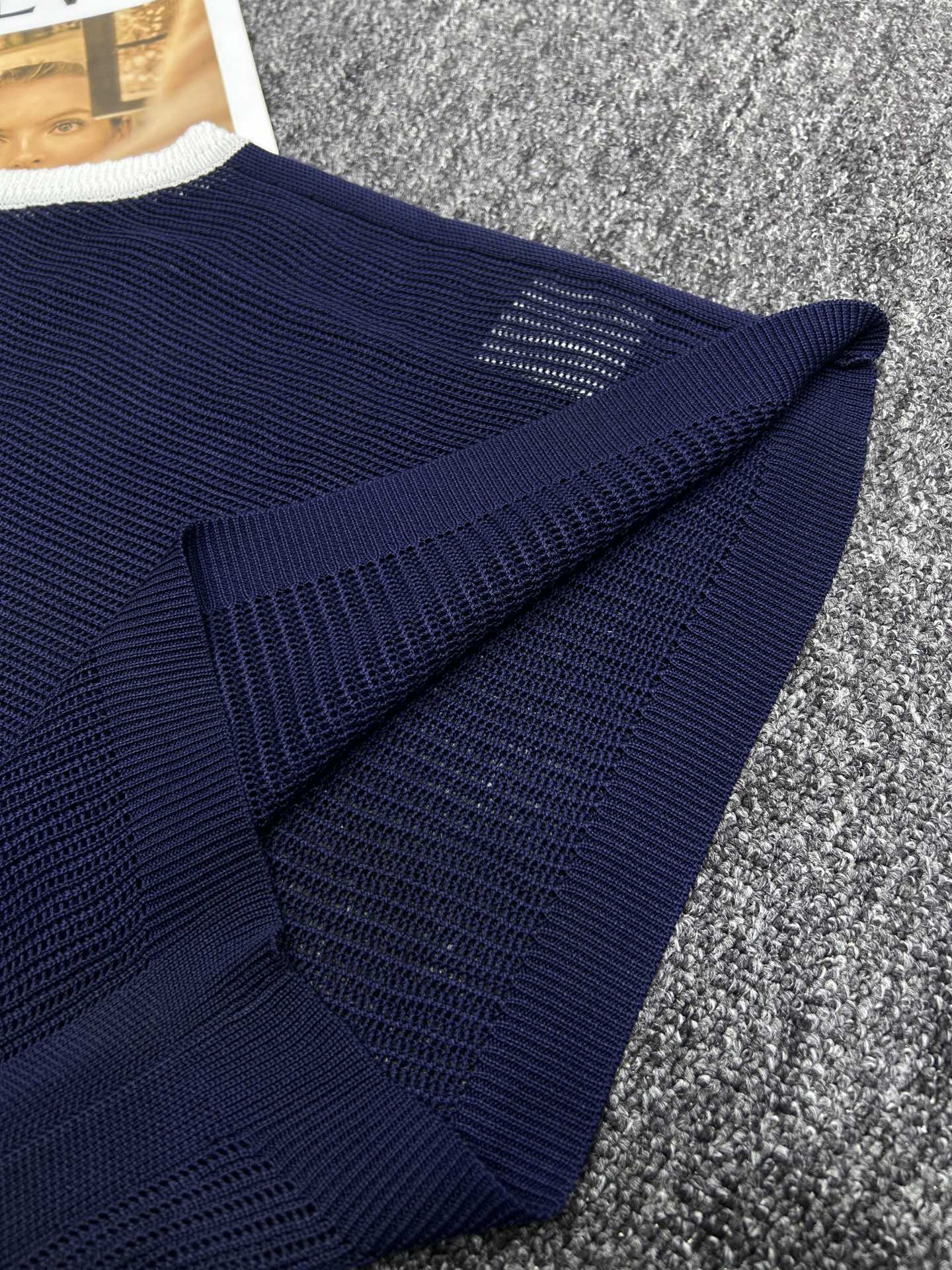 MIUMIU SLEEVELESS TOP STYLE 636