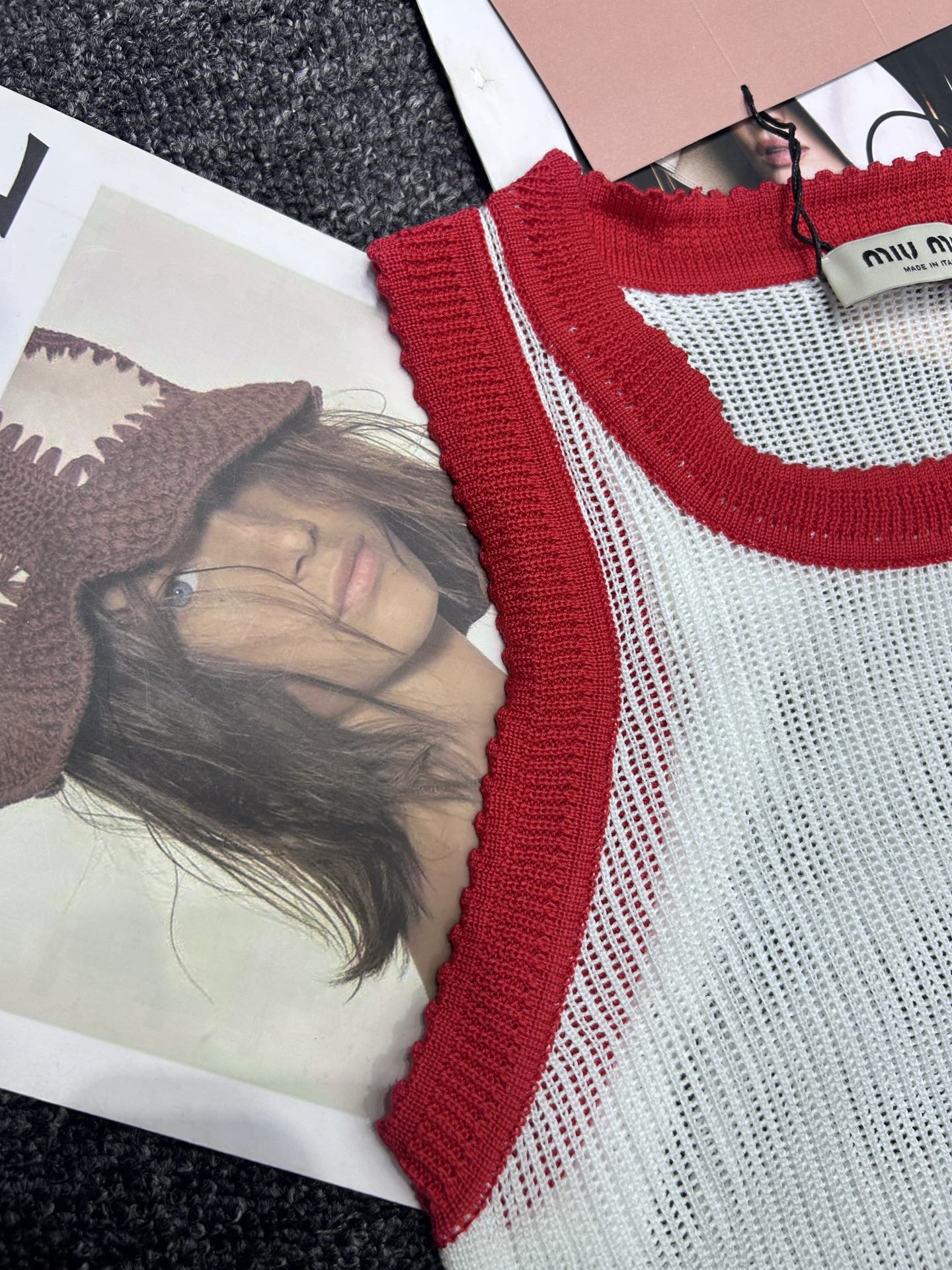 MIUMIU SLEEVELESS TOP STYLE 635
