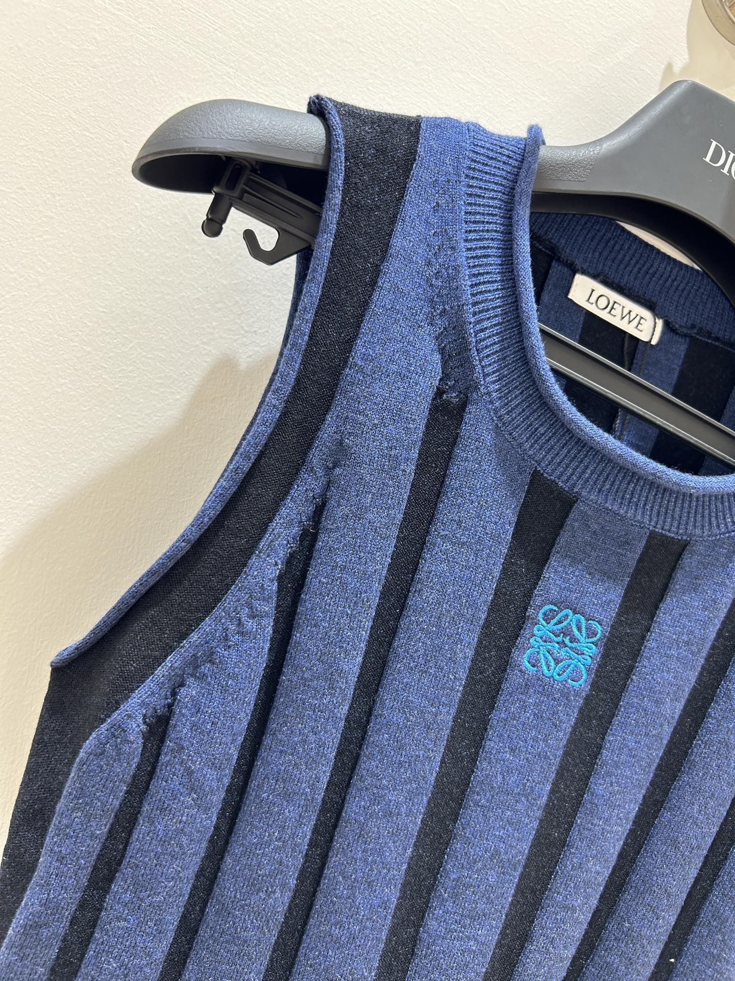LOEWE SLEEVELESS TOP STYLE 181