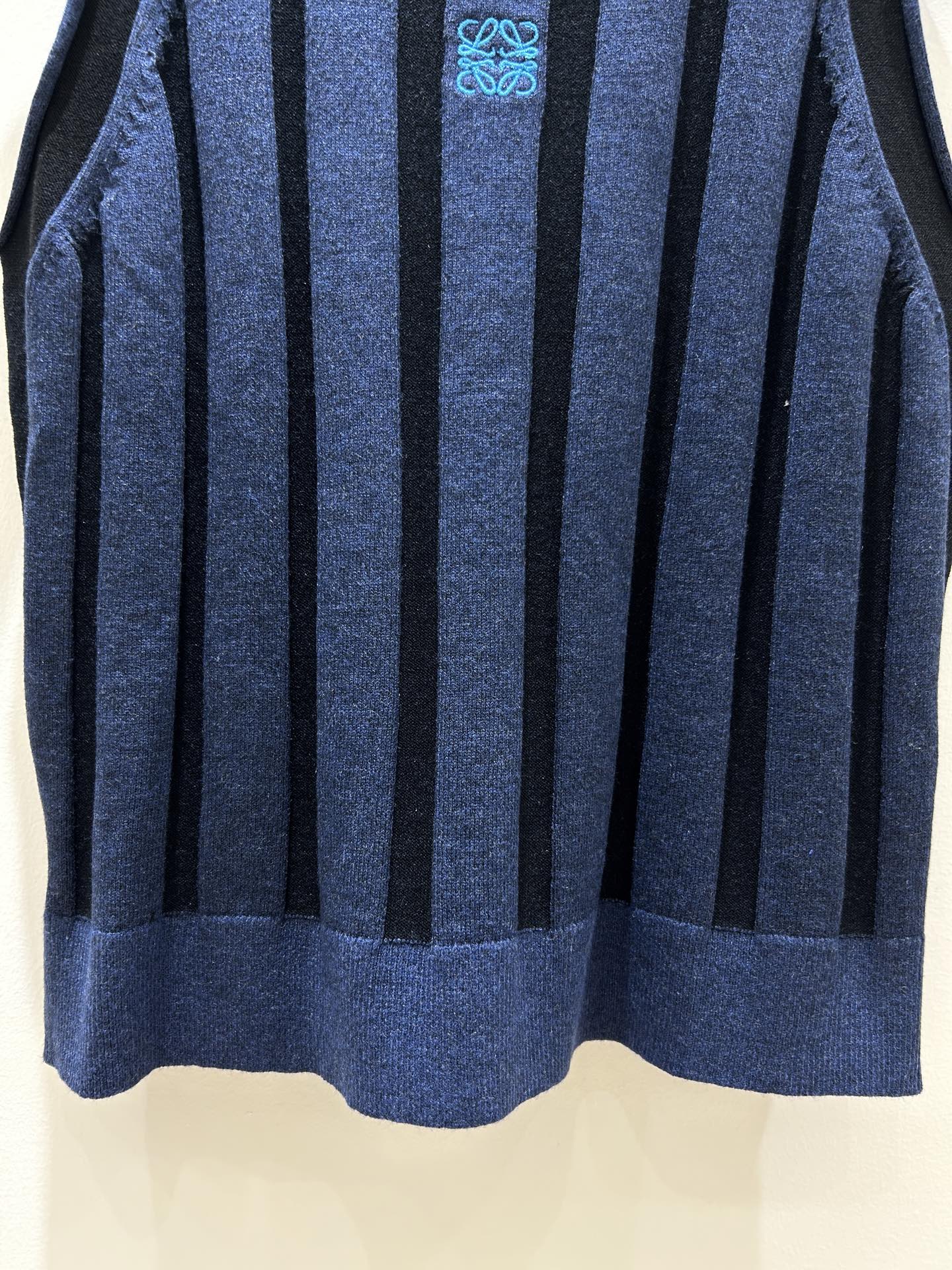LOEWE SLEEVELESS TOP STYLE 181