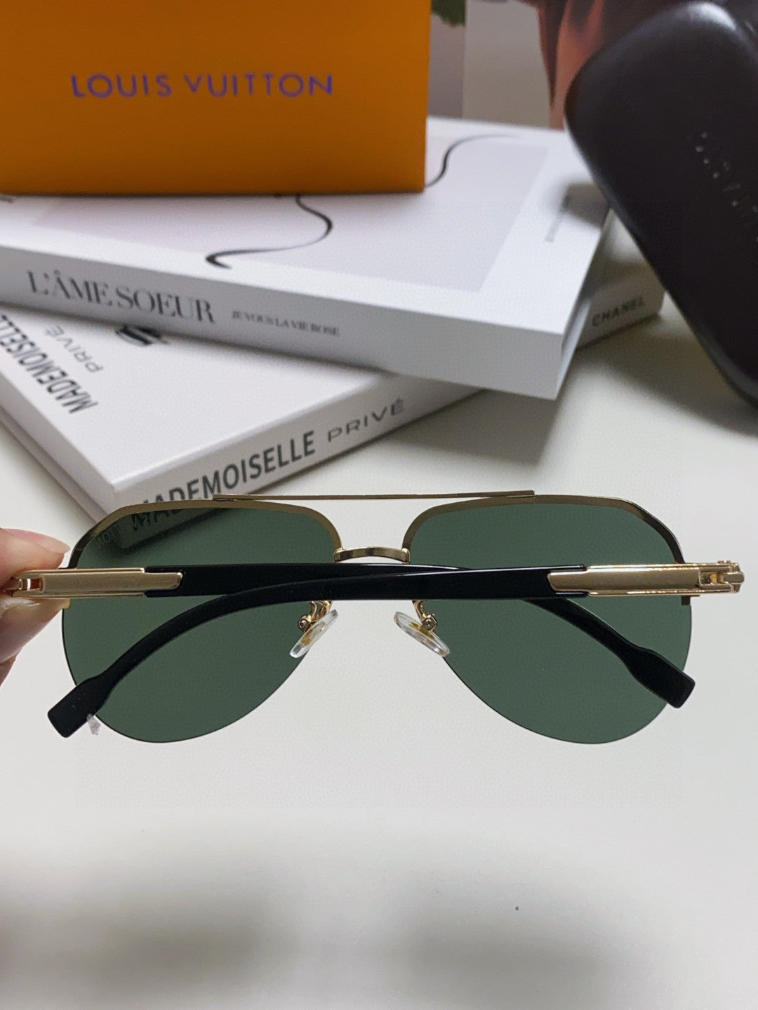 LOUIS VUITTON PILOT SUNGLASSES 582589 IN GOLD METAL DARK GREEN LENSES