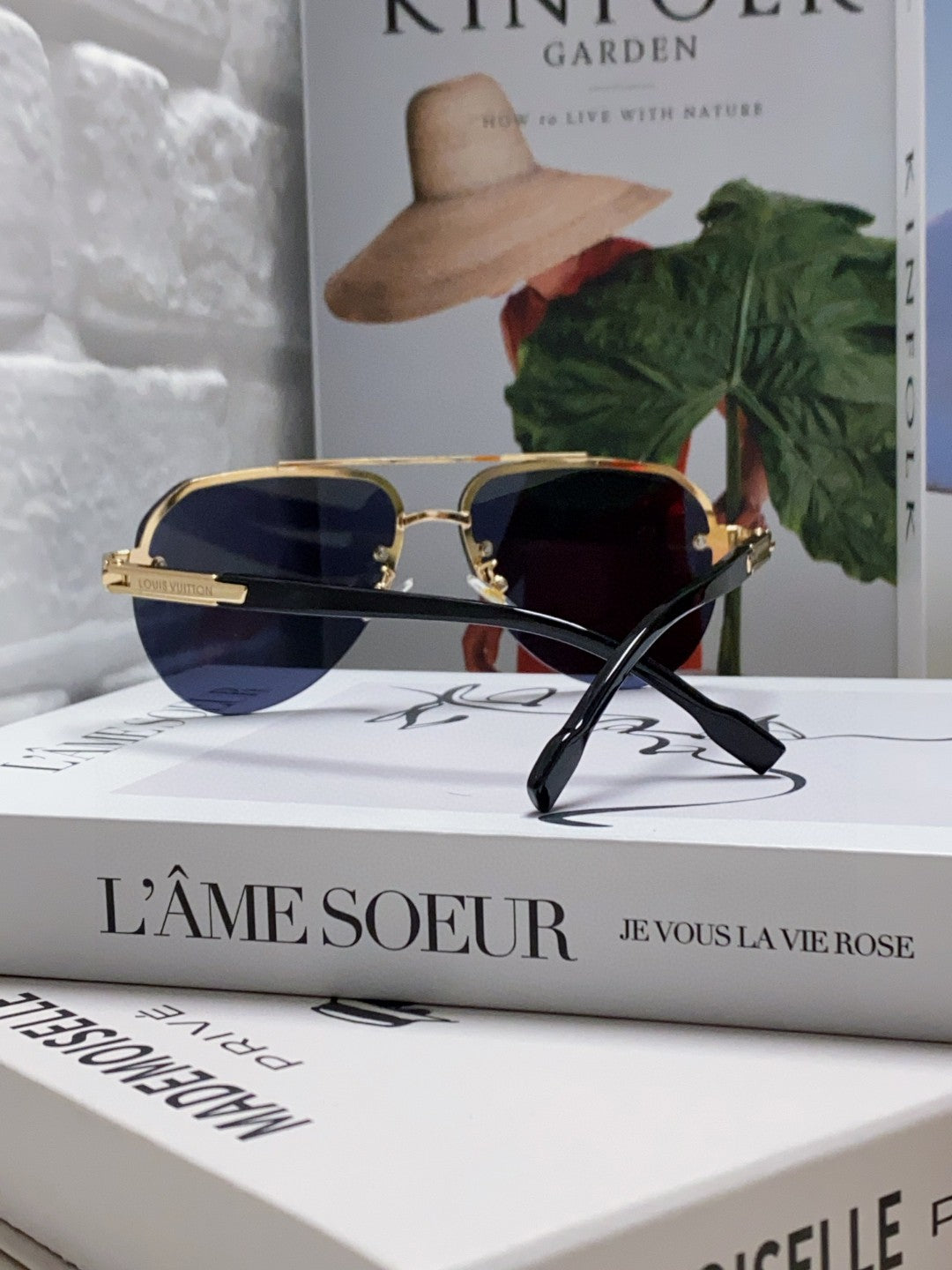 LOUIS VUITTON PILOT SUNGLASSES 582592 IN GOLD METAL BLACK LENSES
