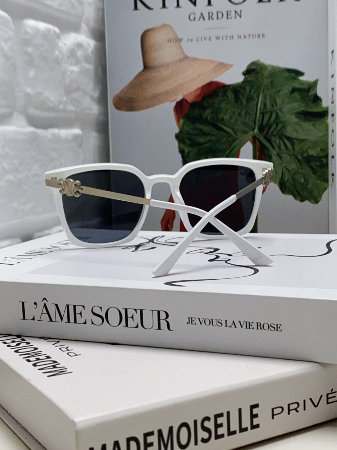 CELINE TRIOMPHE SUNGLASS 497817 IN WHITE METAL BLACK LENSES