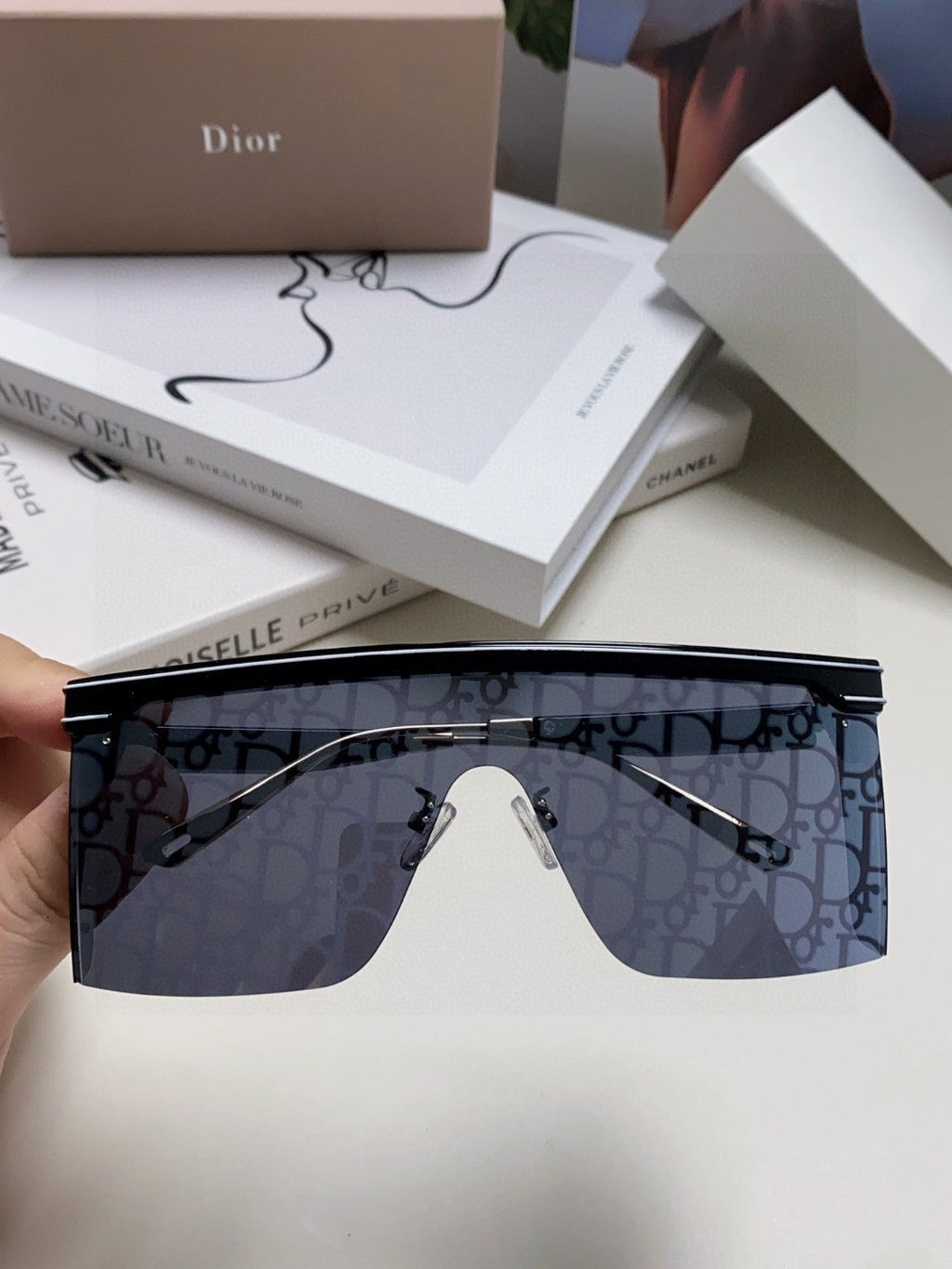 DIOR OBLIQUE SUNGLASS CLUB M1U IN BLACK ACETATE