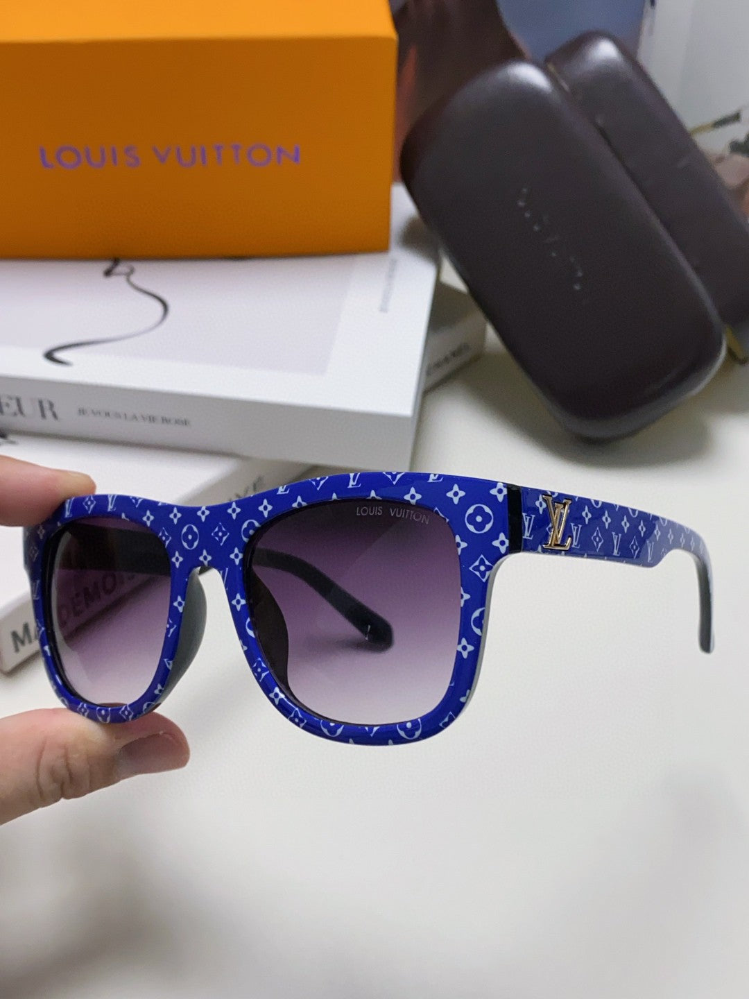 LOUIS VUITTON MONOGRAM SUNGLASS 581385 IN BLUE ACETATE FRAME