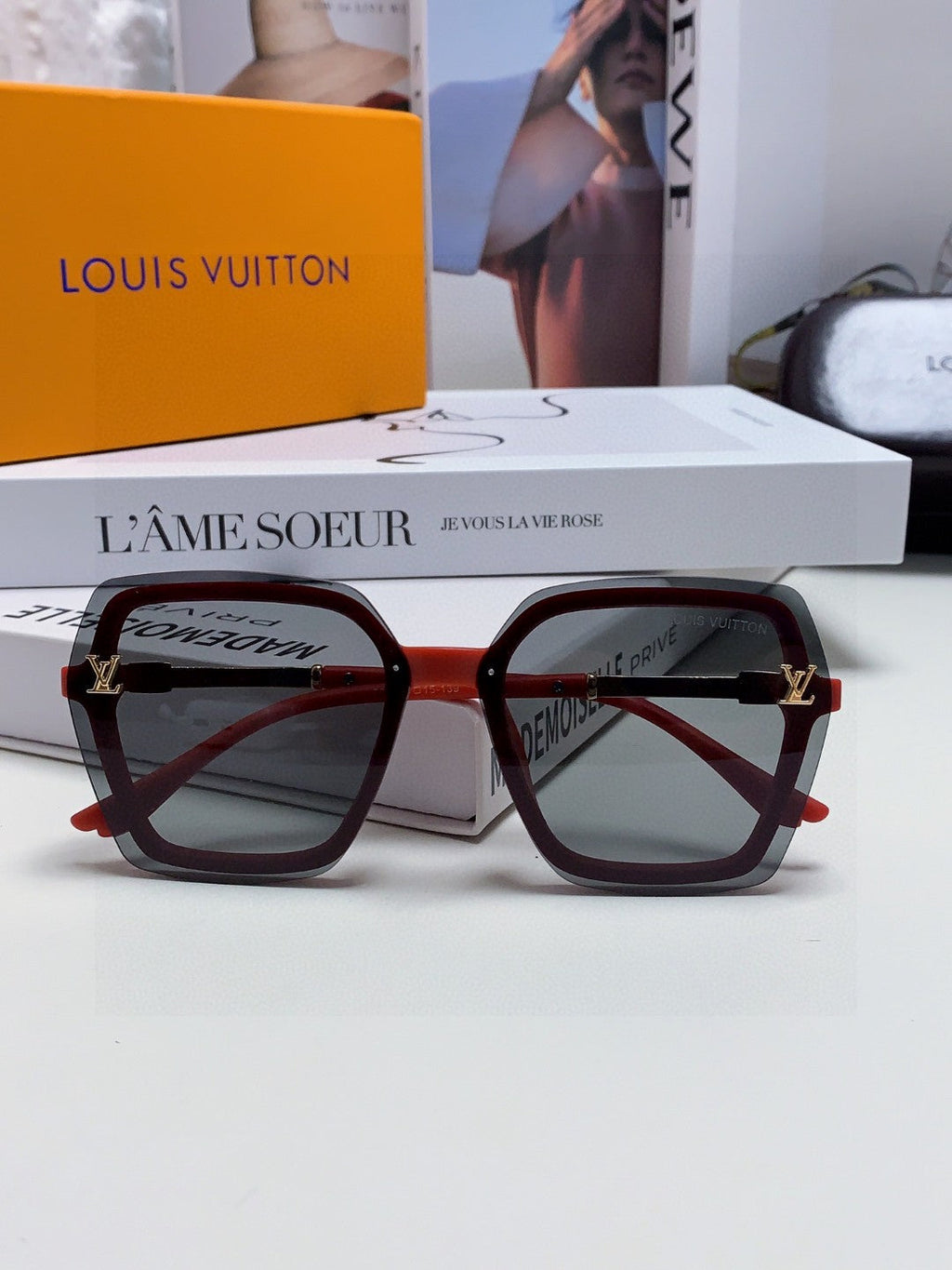 LOUIS VUITTON SQUARE SUNGLASSES 581355 IN RED ACETATE GREY LENSES