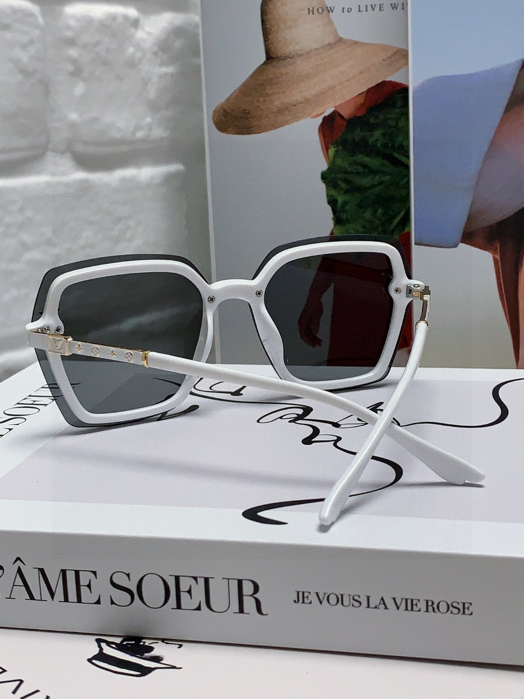LOUIS VUITTON SQUARE SUNGLASSES 581356 IN WHITE ACETATE GREY LENSES