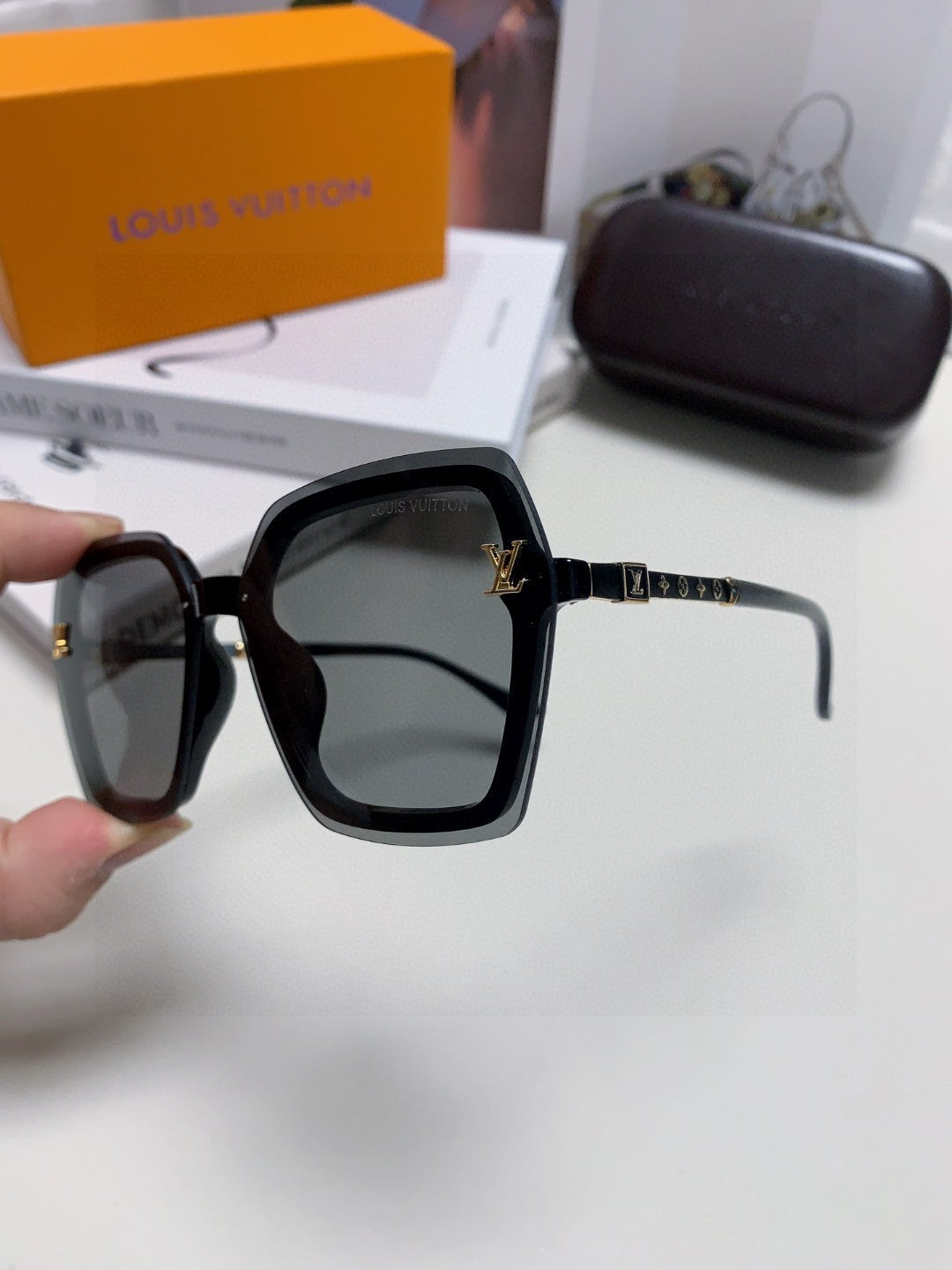 LOUIS VUITTON SQUARE SUNGLASSES 581357 IN BLACK ACETATE