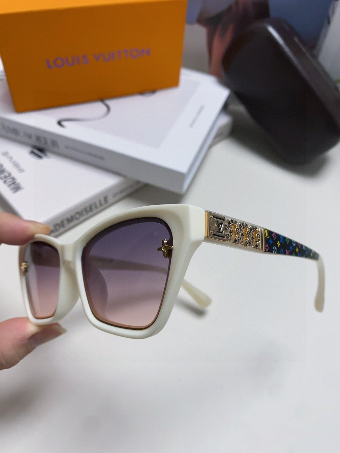 LOUIS VUITTON SQUARE SUNGLASSES 581359 IN IVORY ACETATE EMBOSSED MONOGRAM LOGO