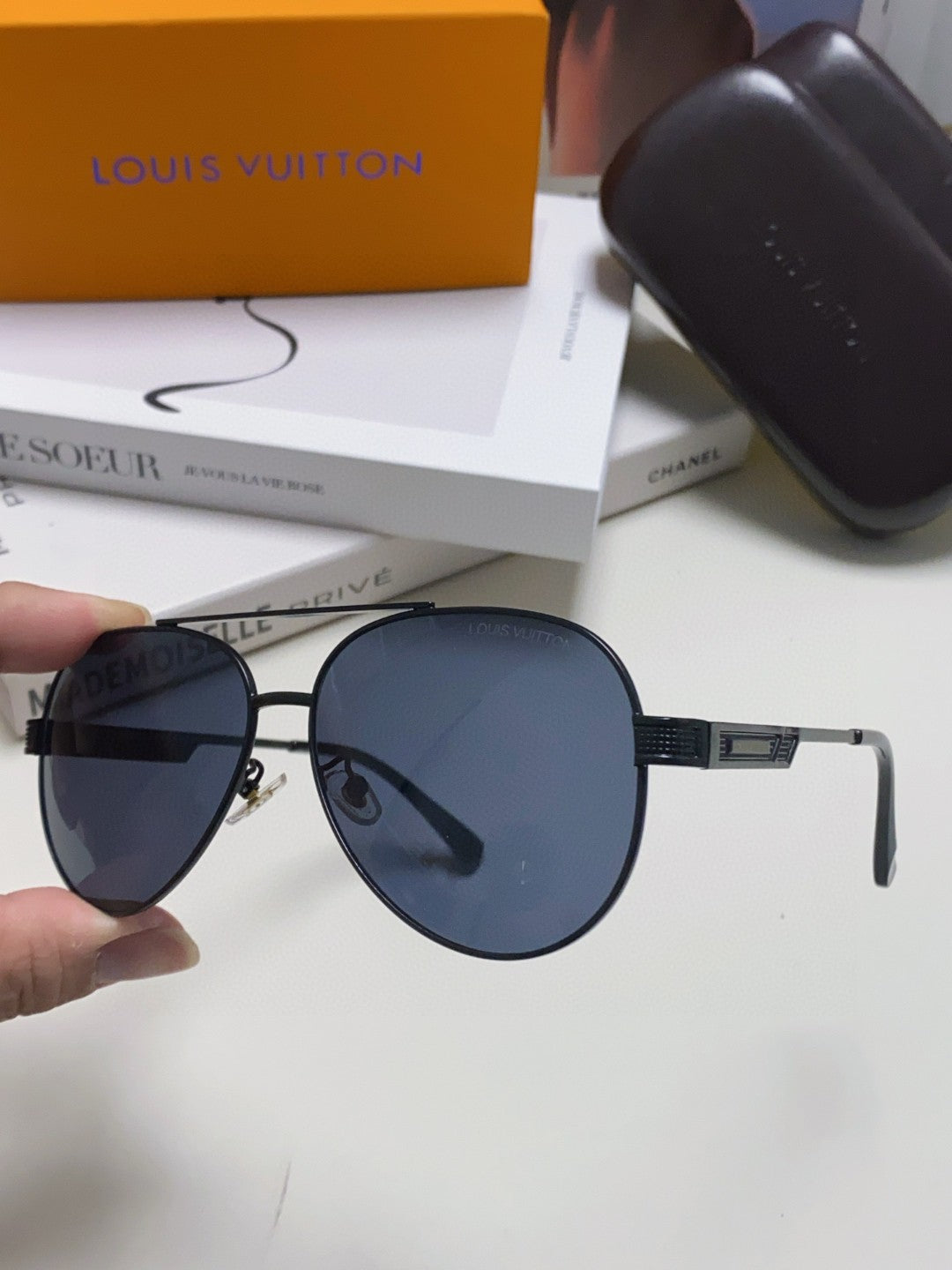 LOUIS VUITTON PILOT SUNGLASS 581365 IN BLACK METAL