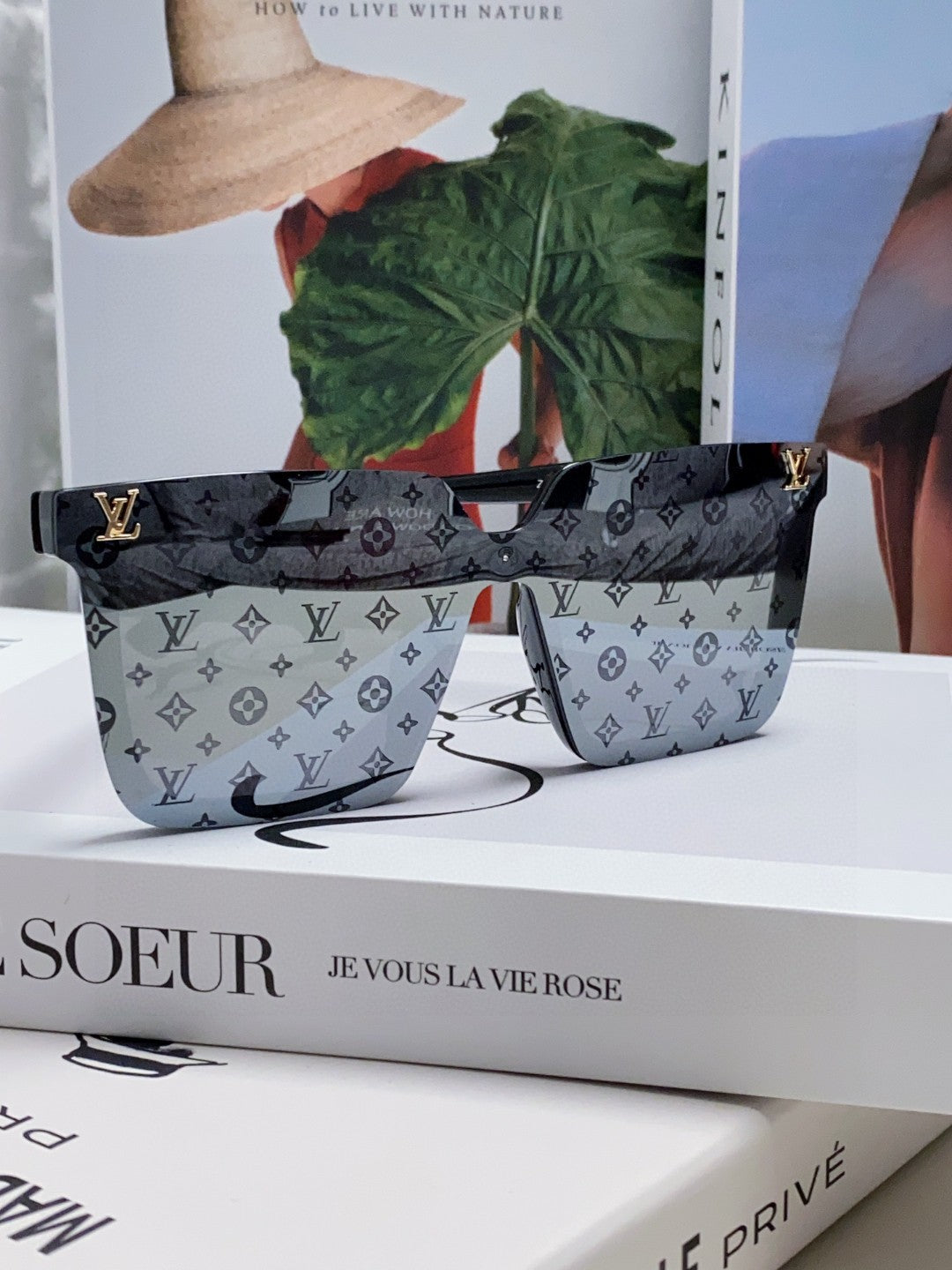 LOUIS VUITTON SQUARE SUNGLASS 581366 IN BLACK ACETATE MONOGRAM MASK ON LENS