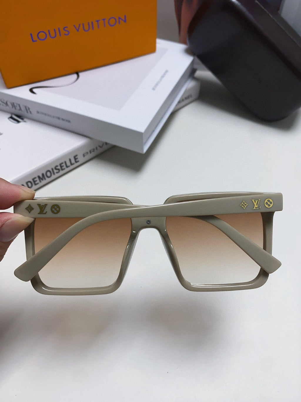 LOUIS VUITTON SQUARE SUNGLASS 581368 IN BEIGE ACETATE