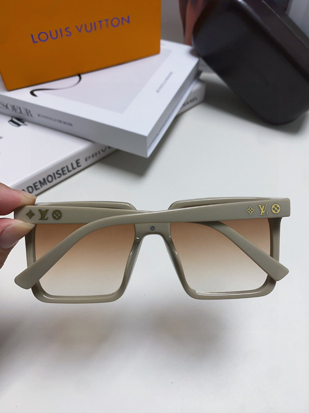 LOUIS VUITTON SQUARE SUNGLASS 581368 IN BEIGE ACETATE