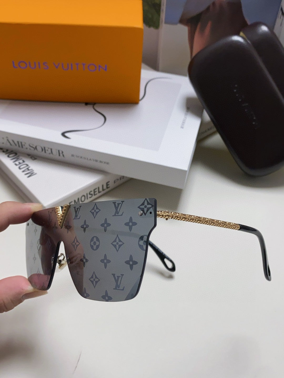 LOUIS VUITTON SQUARE SUNGLASS 581371 IN GOLD METAL MONOGRAM ON LENS