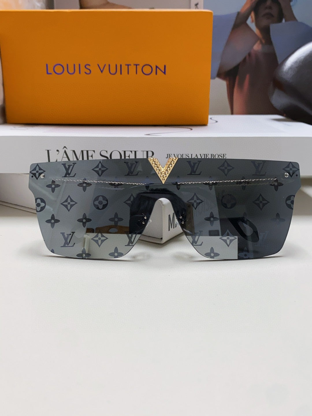 LOUIS VUITTON SQUARE SUNGLASS 581371 IN GOLD METAL MONOGRAM ON LENS