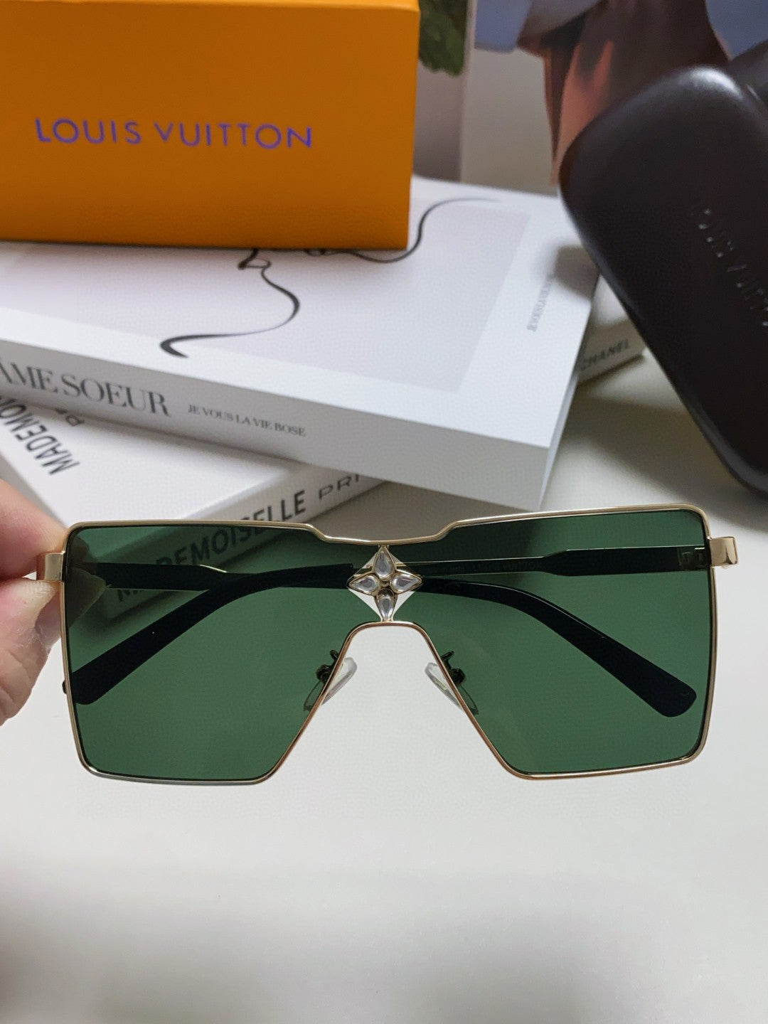 LOUIS VUITTON CYCLONE SUNGLASS 581373 IN GOLD METAL DARK GREEN LENSES