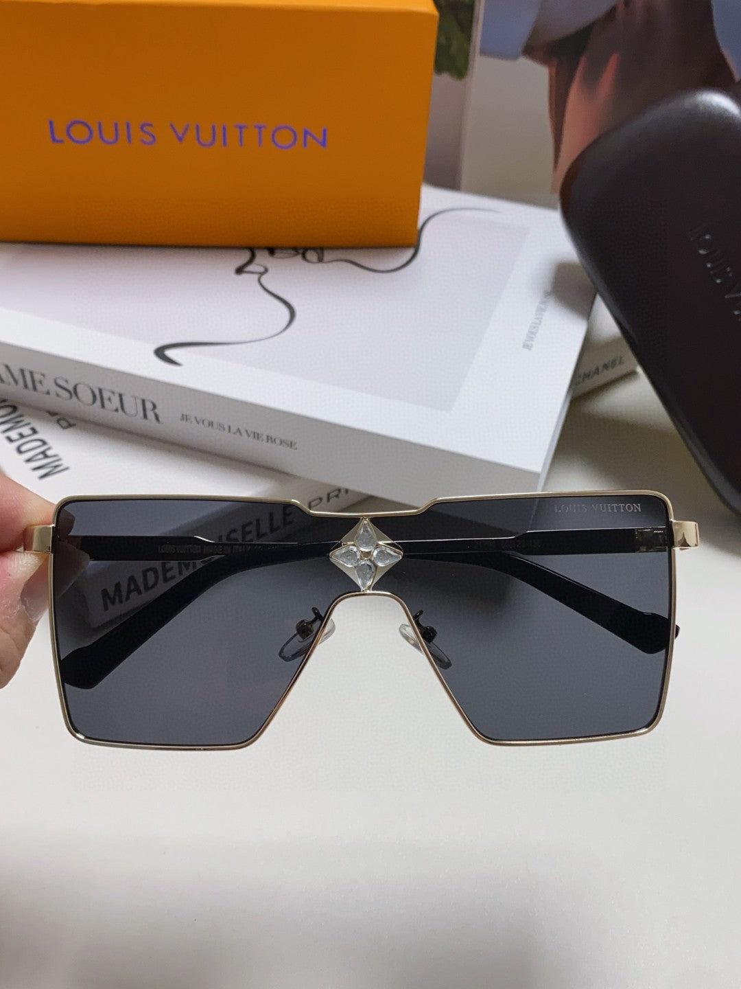 LOUIS VUITTON CYCLONE SUNGLASS Z1700U IN GOLD METAL BLACK LENSES