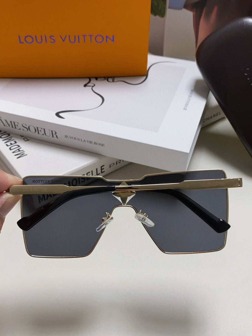 LOUIS VUITTON CYCLONE SUNGLASS Z1700U IN GOLD METAL BLACK LENSES