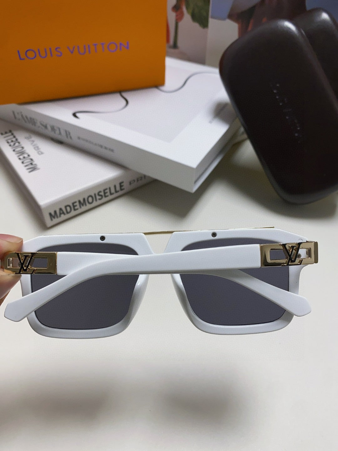 LOUIS VUITTON MASCOT PILOT SQUARE SUNGLASS 581377 IN WHTIE ACETATE GOLD METAL