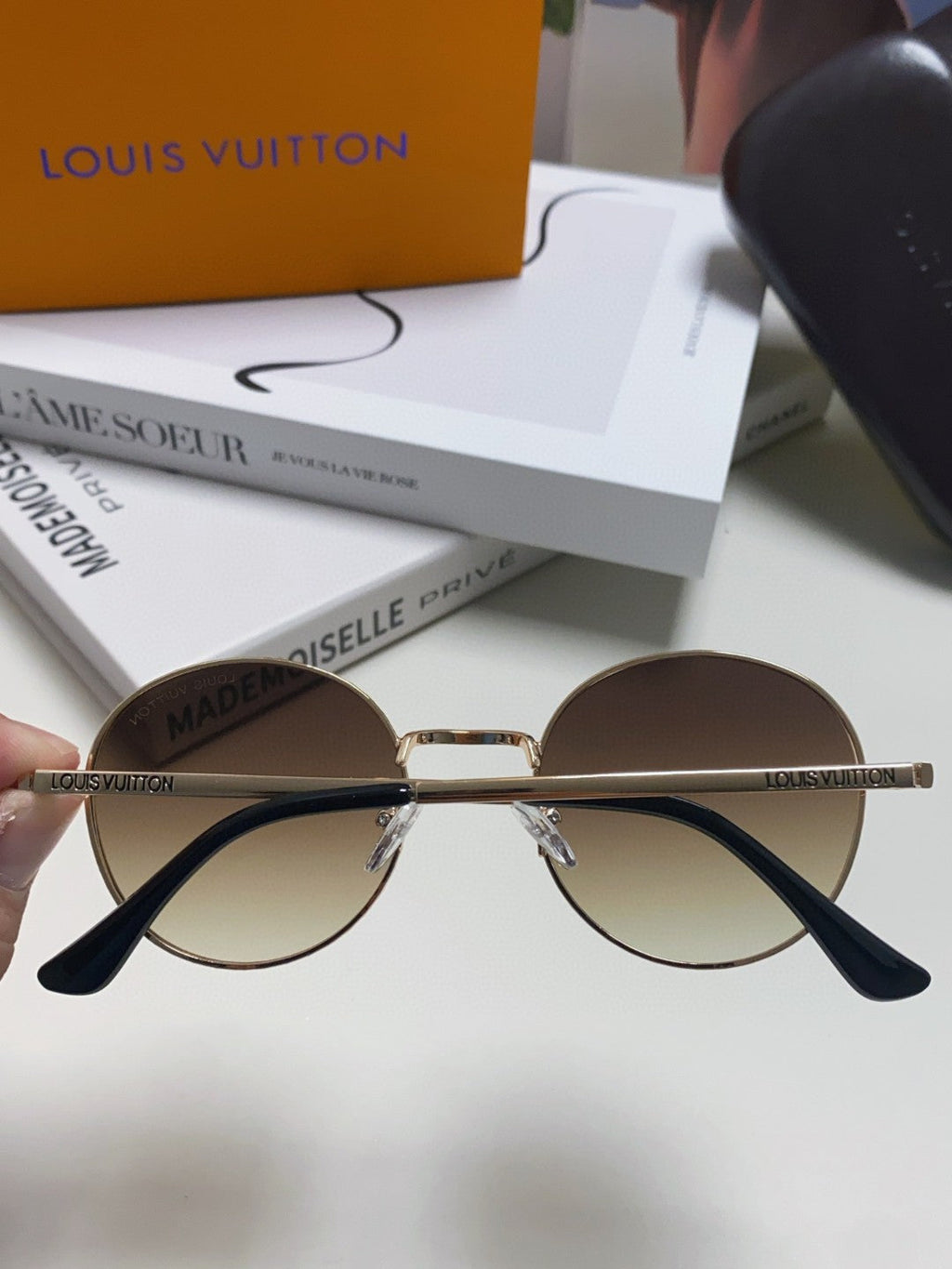 LOUIS VUITTON SIGNATURE ROUND SUNGLASS 581382 IN GOLD METAL BROWN SMOKE LENSES
