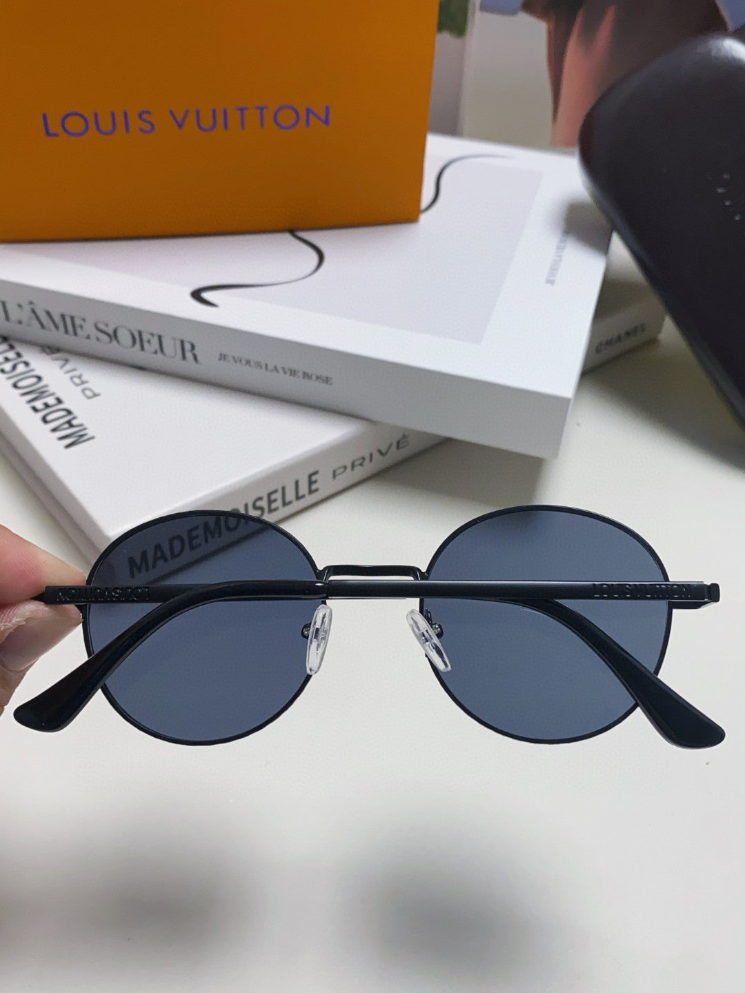 LOUIS VUITTON SIGNATURE ROUND SUNGLASS 581383 IN BLACK METAL